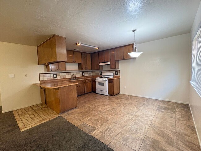 Foto del edificio - 1025 E 9th St