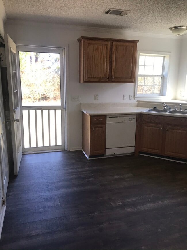 Building Photo - 3 bedroom 2 bath Oak Grove