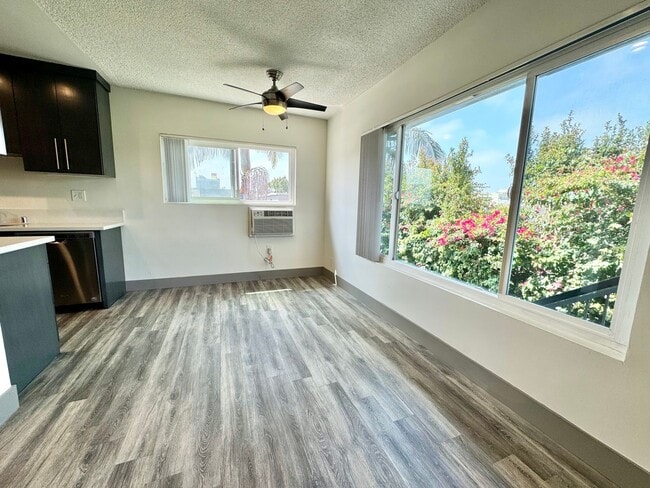 Foto del edificio - 12737 Matteson Ave