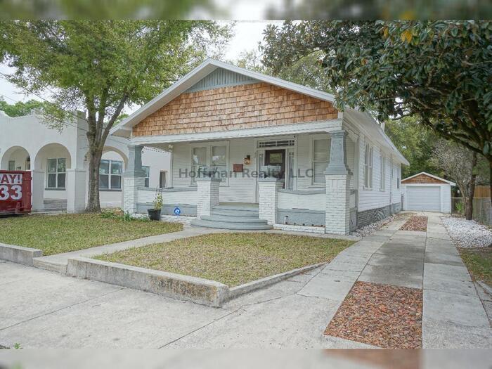 Foto principal - 3-Bedroom, 2-Bath Cozy Bungalow in Ybor He...