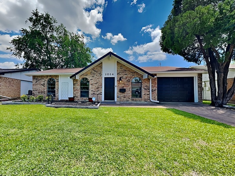 Primary Photo - 1014 Hillwood Dr