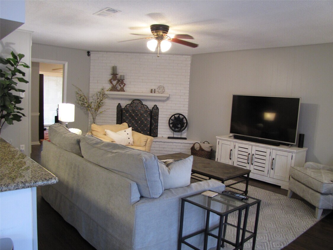 Foto principal - 7902 Meadowcroft Dr