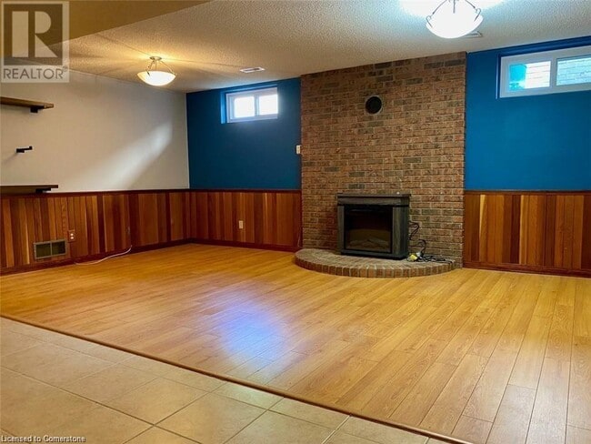 Building Photo - 159 Sunpoint Crescent