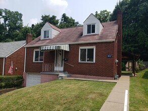 Building Photo - 823 Hartman St