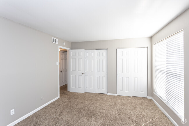 Bluemont Bedroom - Arlington Apartment Homes