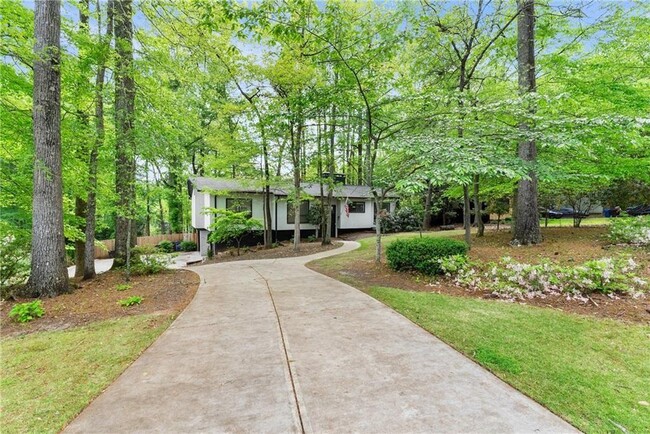 Foto del edificio - 230 Summerfield Dr