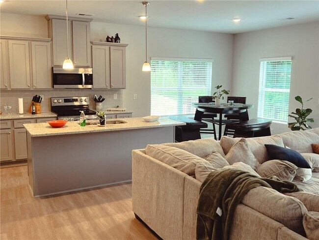 Building Photo - 109 Cedar Wood Trce