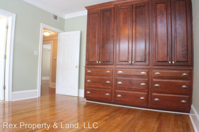 Building Photo - 2 br, 2 bath House - 2549 Walton Way Unit E1