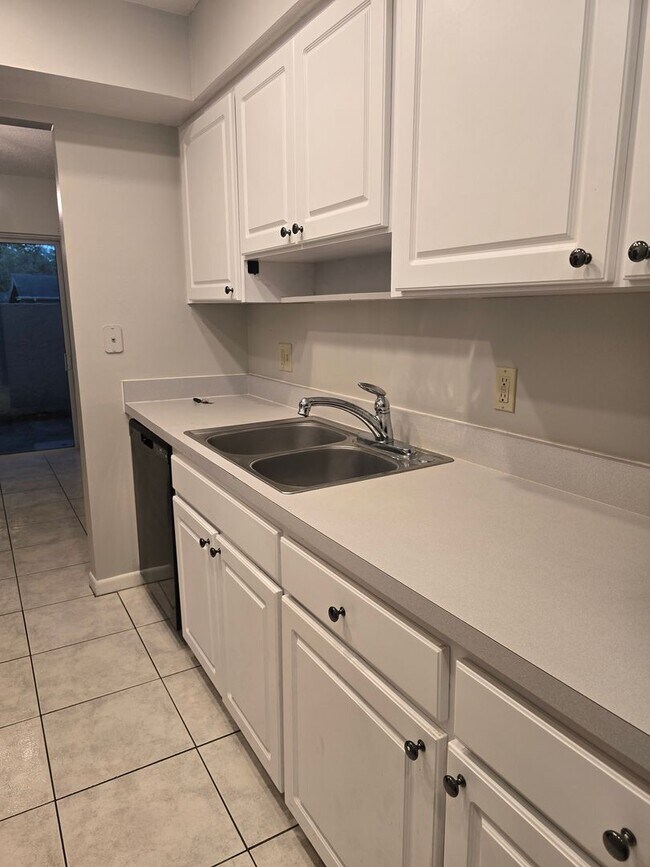 Foto del edificio - Two Bedroom Condo close to USF