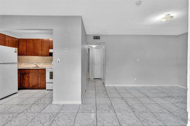 Building Photo - 4732 SW 33rd Ave