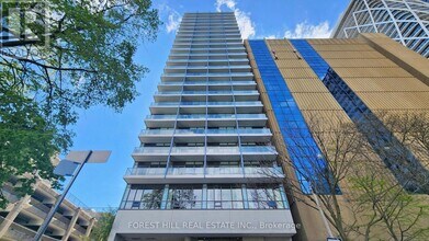 Building Photo - 210 Simcoe St