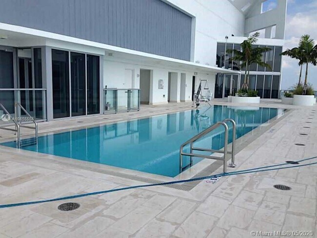 Building Photo - 1300 Brickell Bay Dr