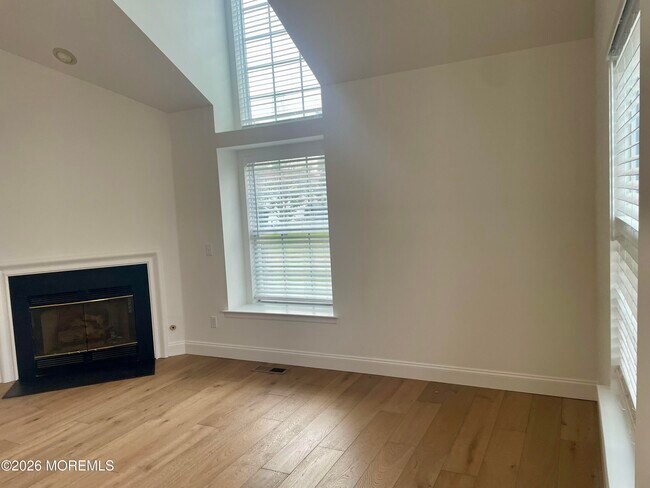 Foto del edificio - 44 Racquet Rd