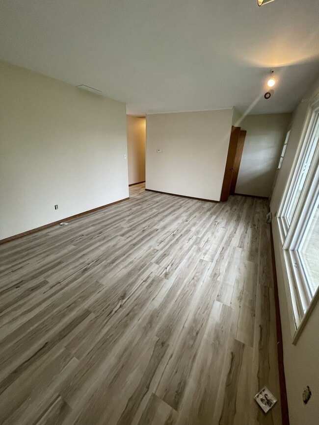 Building Photo - 810 IL-121