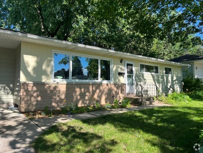 Building Photo - 5604 Alder Rd