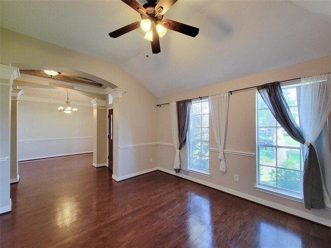 Building Photo - 3218 Vanity Dr