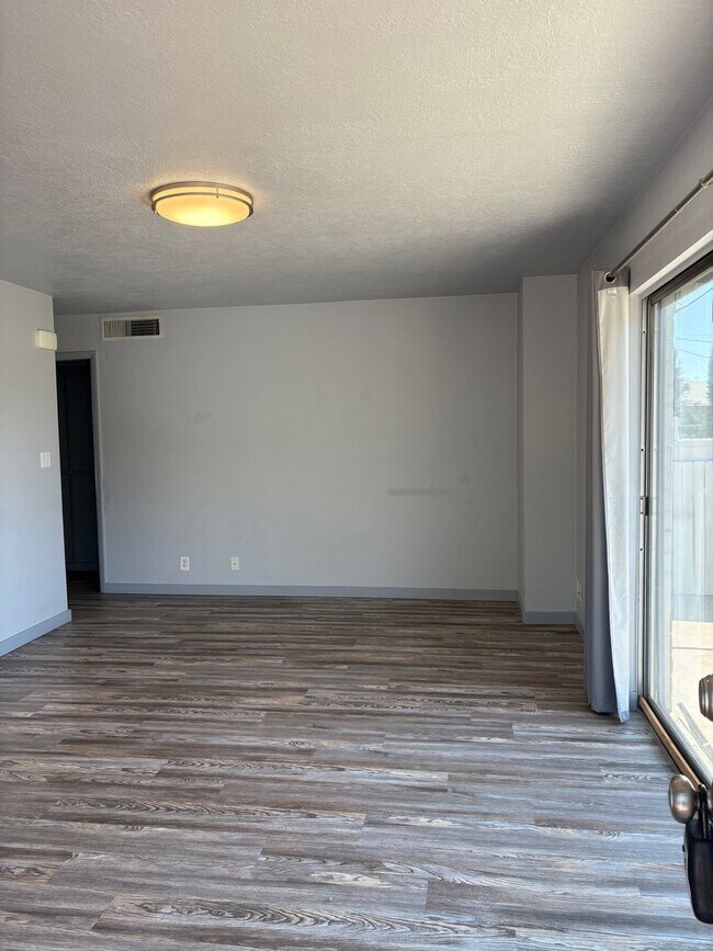Building Photo - St. George Townhome with a Basement!