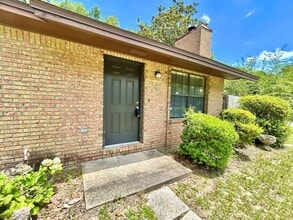 Building Photo - 9345 Chisholm Rd