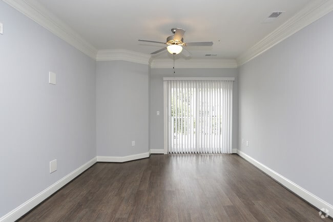 1BR, 1BA - 722 SF - Aqua on 25th