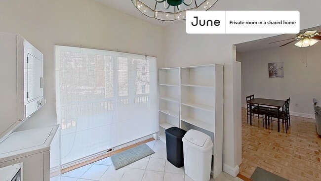 Foto del edificio - Private bedroom in 3 bed/1 bath Home