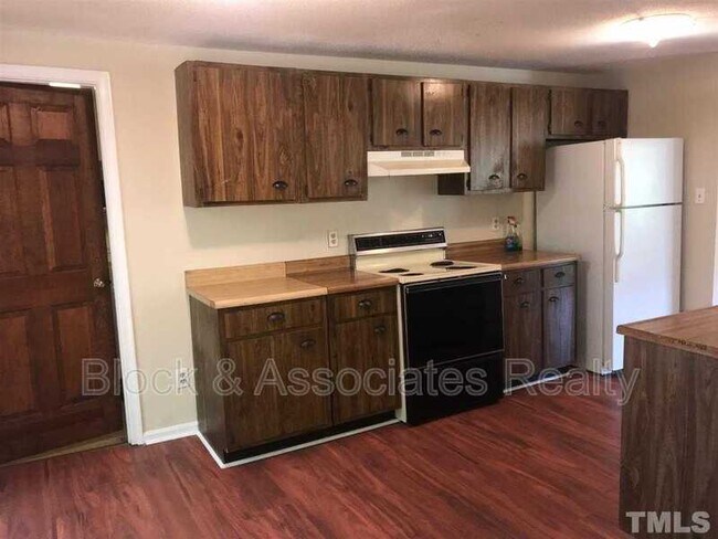 Building Photo - 7309 Summerland Dr