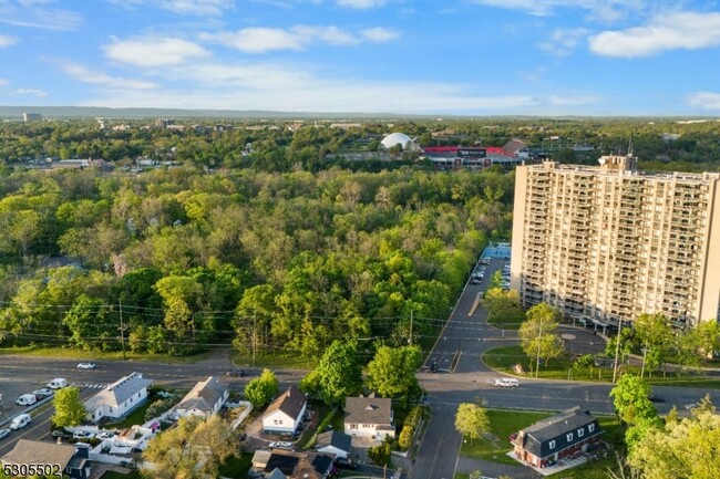 Foto del edificio - 600 Easton Ave