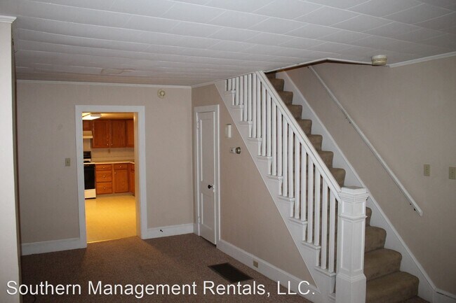 Building Photo - 2 br, 1 bath House - 104 N Main St
