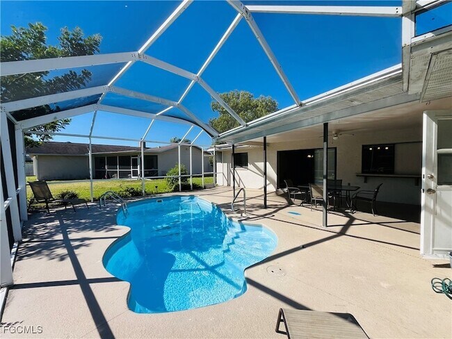 Building Photo - 3019 SE 5th Pl