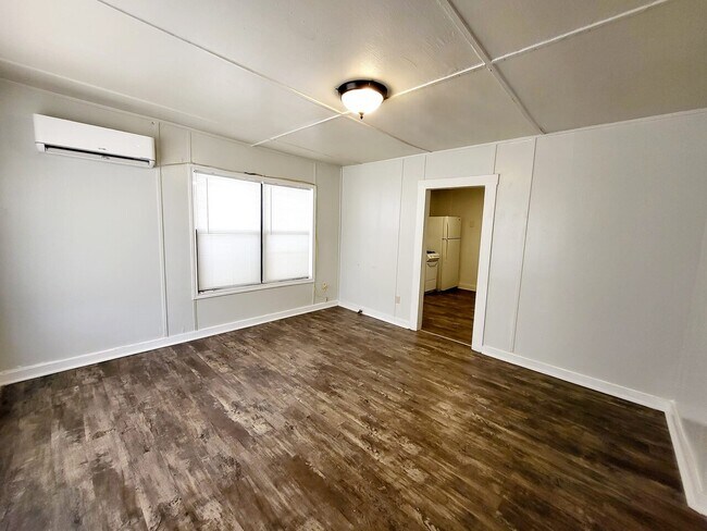 Building Photo - 1003 S MAIN UNIT A BIG SPRING, TX 79720