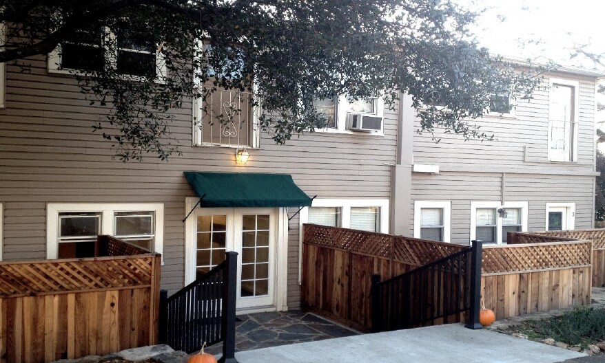 Primary Photo - 150-170 Foresthill Ave
