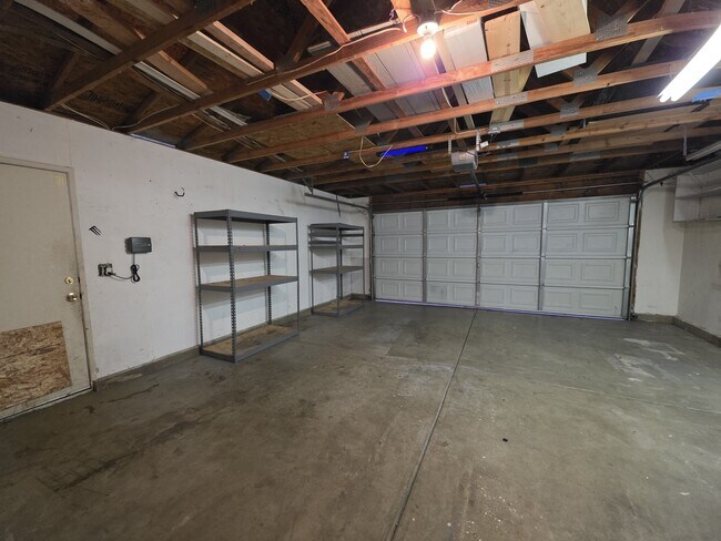 Building Photo - 303 Pinon Way