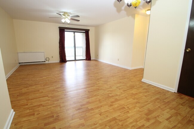 Foto del edificio - 703 Garden Cir