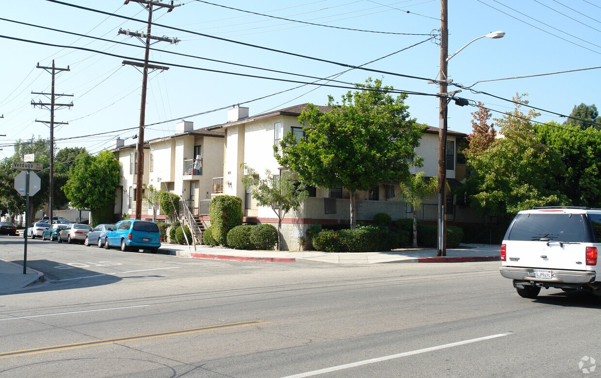 Building Photo - 1327 Stanley Ave