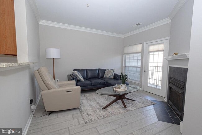 Foto del edificio - 4854 Eisenhower Ave