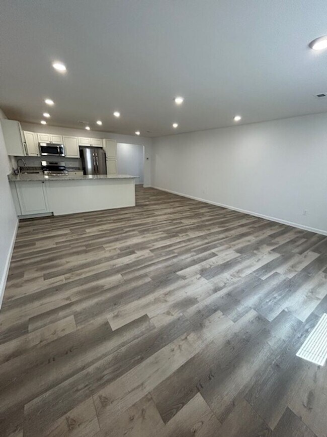 Foto del edificio - Duplexes Now Available!