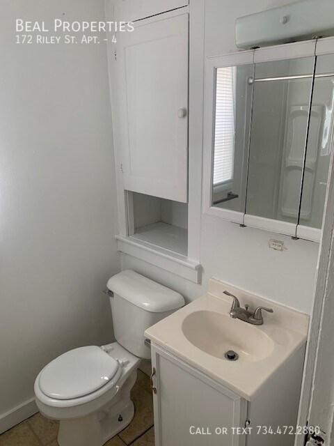 Building Photo - 172 Riley St