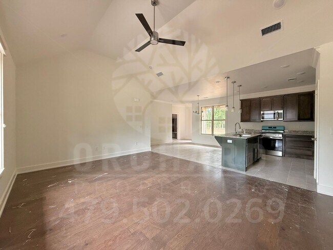 Foto del edificio - Bella Vista Single-Family Home- 2 Bed/ 2 Bath with Hobby Room- Stunning Ellison Plan