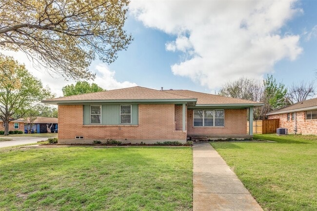 Photo - 401 Daisy Dr House