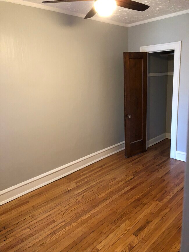 Foto del edificio - 6615 N Greenview Ave