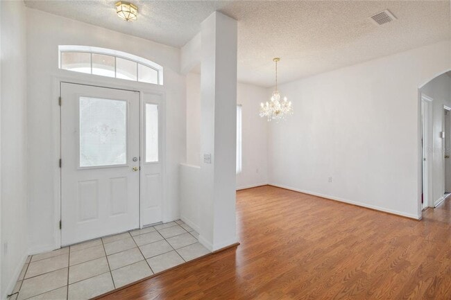 Building Photo - 325 Azincourt Ln