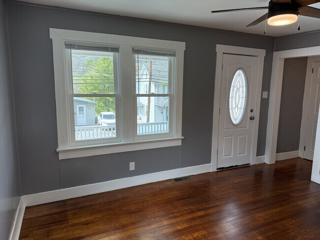 Foto del edificio - 926 W Water St