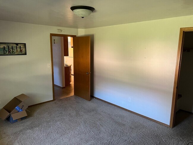 Building Photo - 2994 Sandia Dr