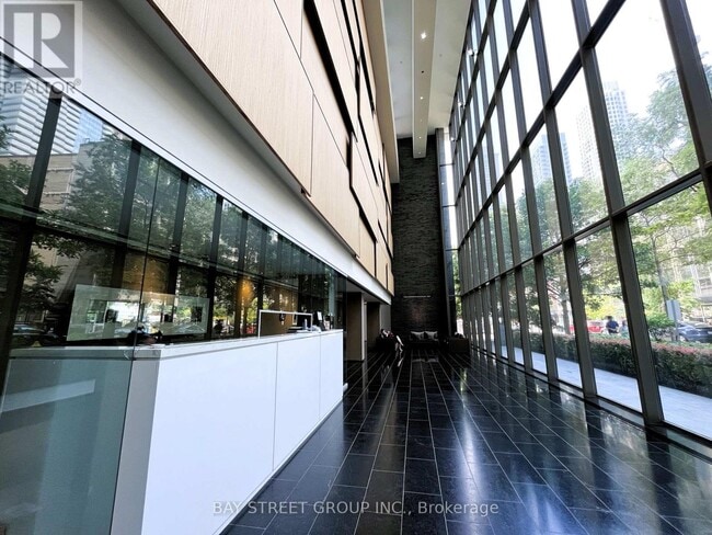 Building Photo - 33 Charles St E