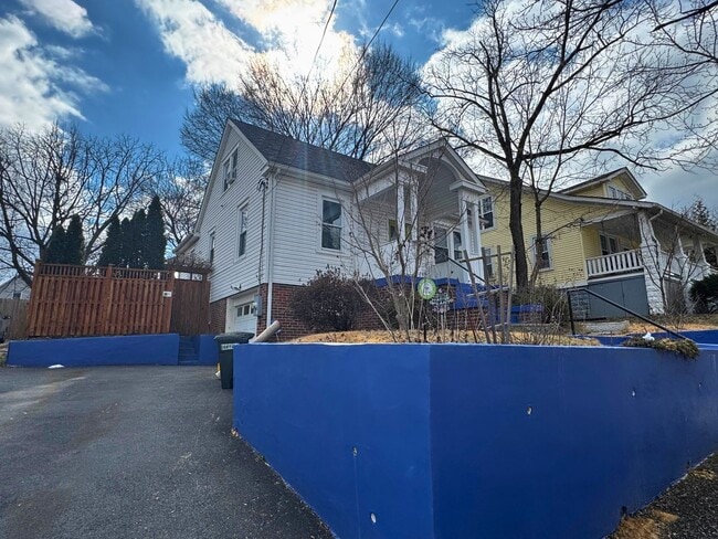 Foto del edificio - Charming 4BR, 2.5BA Bungalow in the Heart of Mount Rainier!