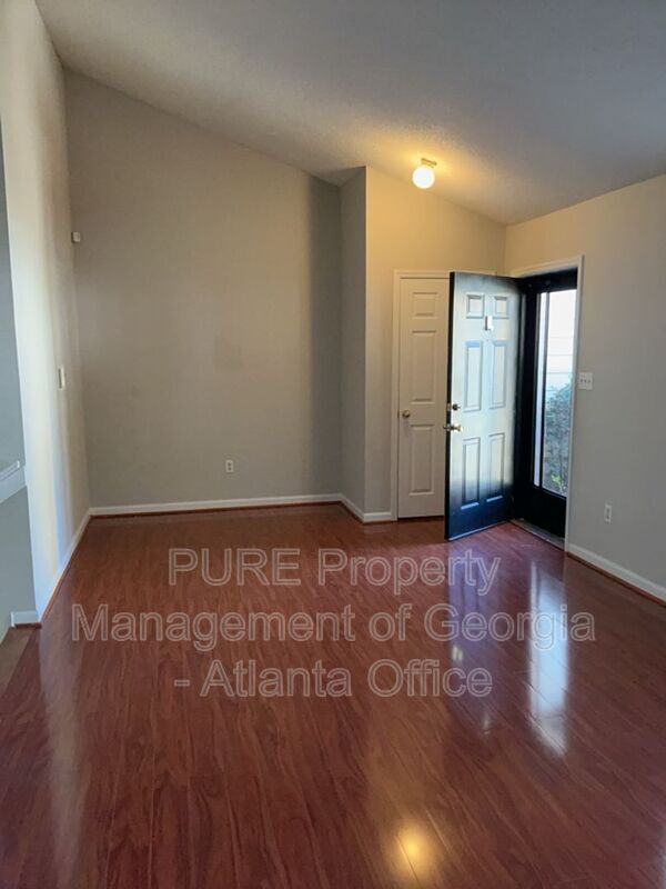 Foto del edificio - 1916 Cheatham Woods Dr SW