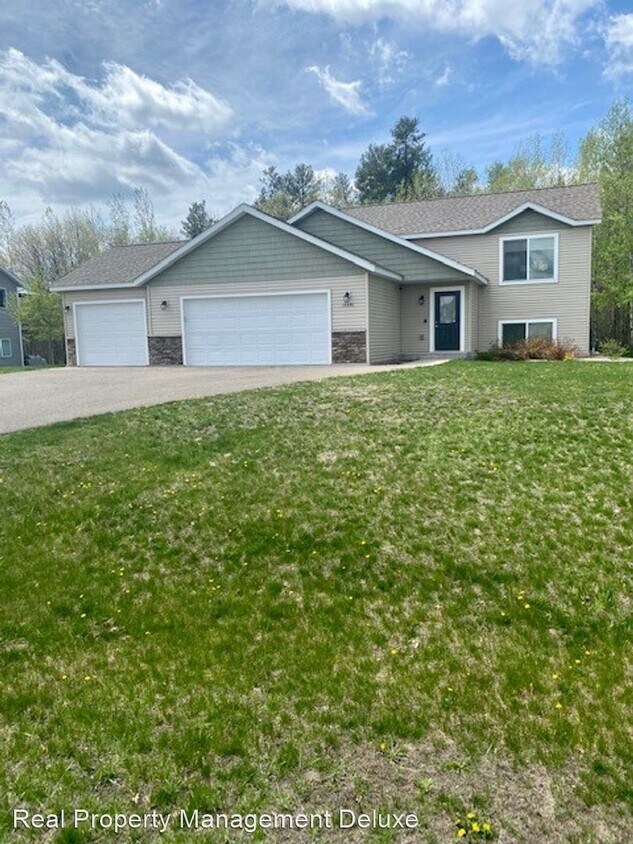 Foto principal - 4 br, 2 bath House - 14491 Grand Oaks Dr