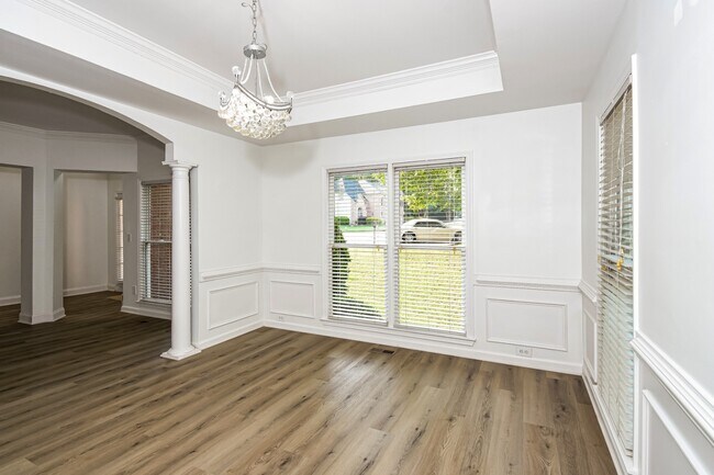 Foto del edificio - Beautifully Renovated Single-Family Home on a Quiet Cul-de-Sac New LVP Flooring · Professionally ...