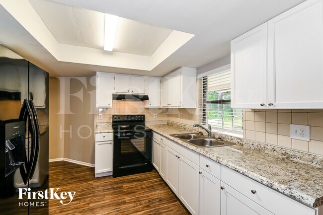 Building Photo - 2128 SE 3rd Terrace