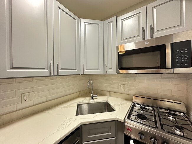 Foto del edificio - 545 W Belmont Ave