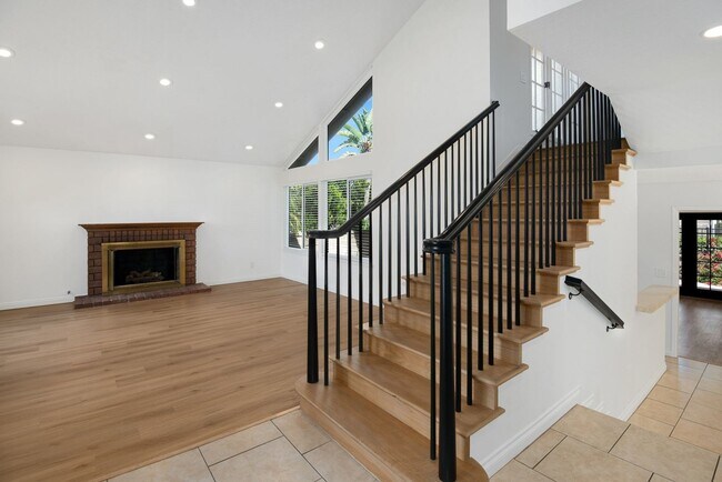 Building Photo - Stunning 5-Bedroom Mission Viejo Home